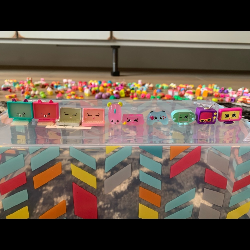 Shopkins- technology lot of ten shopkins